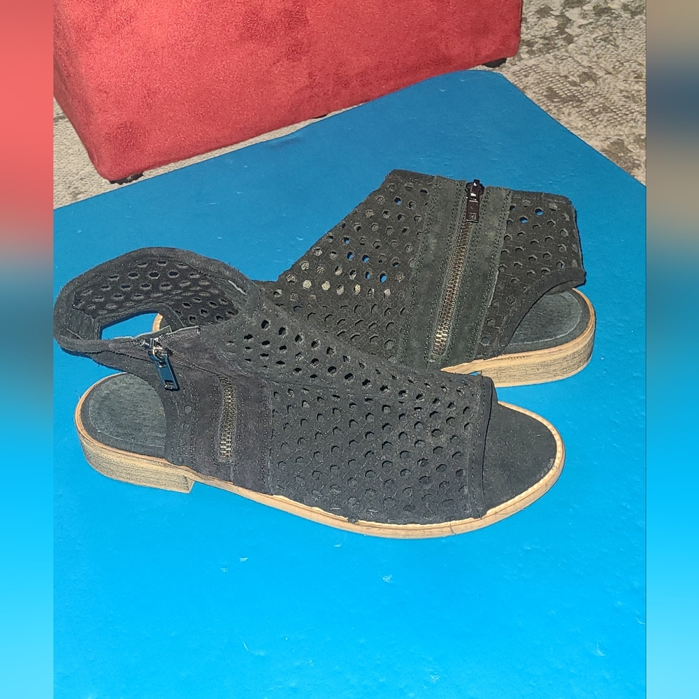 Musse and Cloud sandals